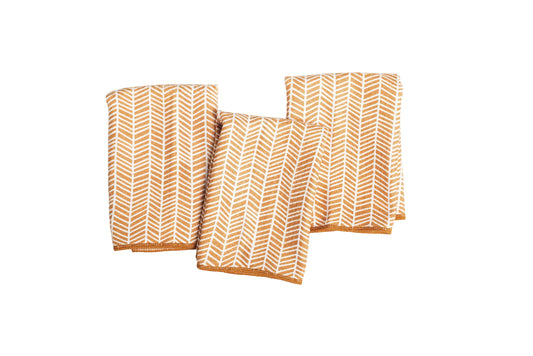 Set of three mini towels with a branches pattern in gold, featuring a hemmed edge.
