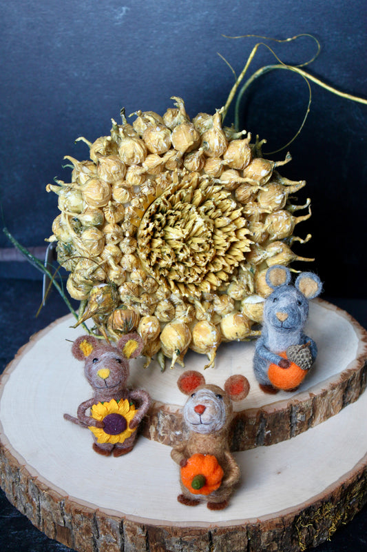 Handmade Wool Felt Mouse w/ Fall Items