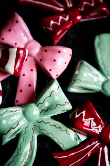 Stoneware Holiday Bow Magnet