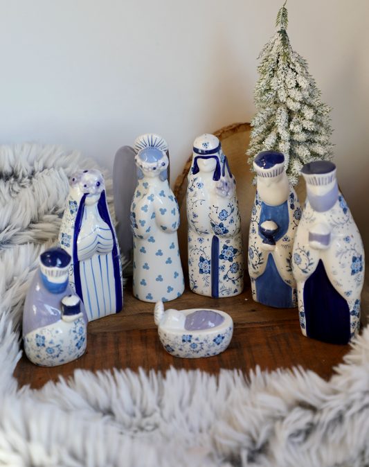 Ceramic Nativity with Floral Pattern, Blue & White, Set of 7
