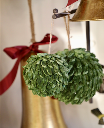 Green Petal Leaf Ornament